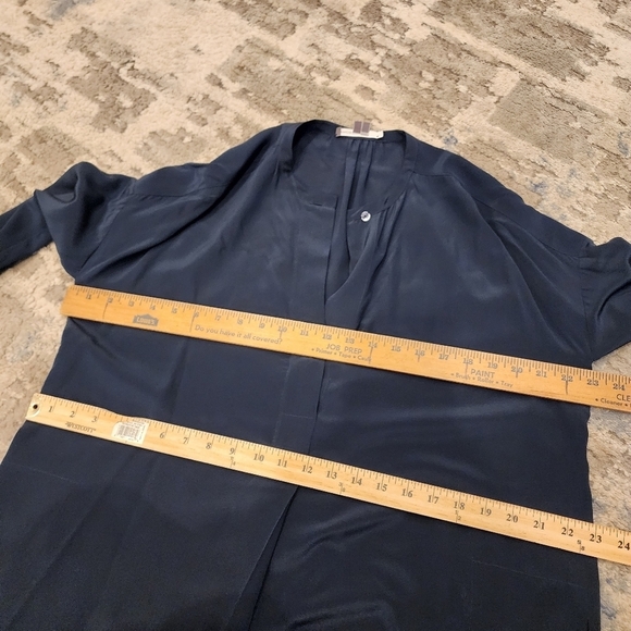 Vince Silk Tunic Pockets. Long Sleeve band collar. Size Small. - Picture 13 of 16